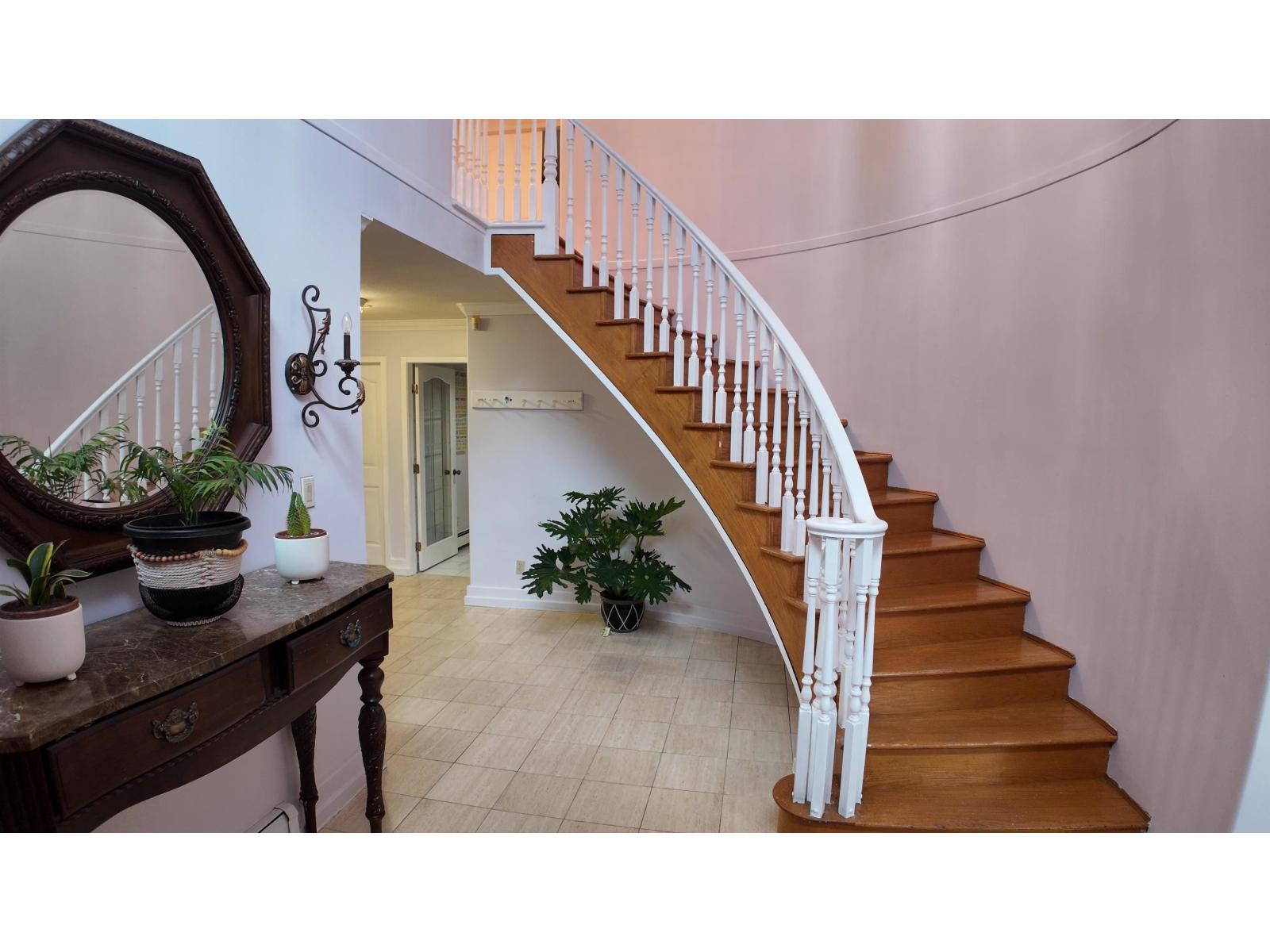 8222 144 Street Property Photo 8