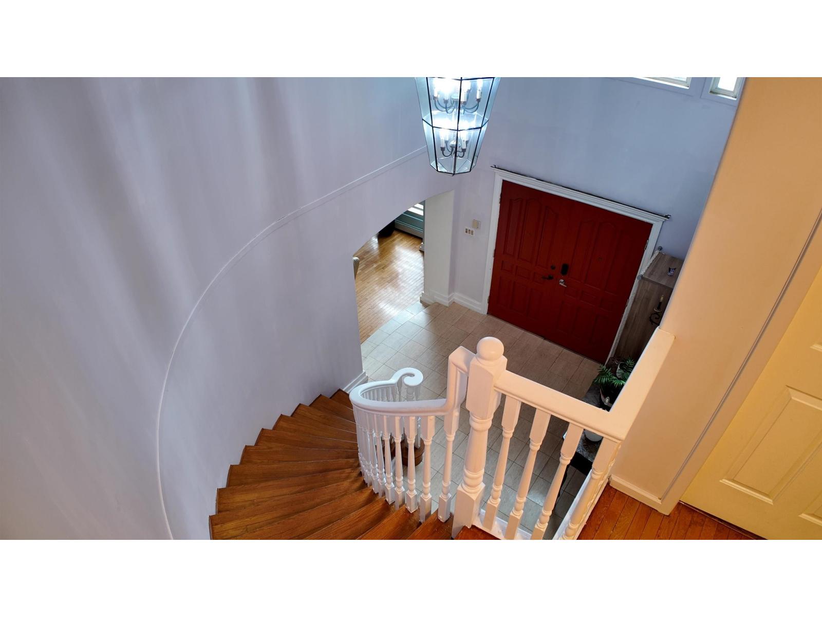 8222 144 Street Property Photo 9