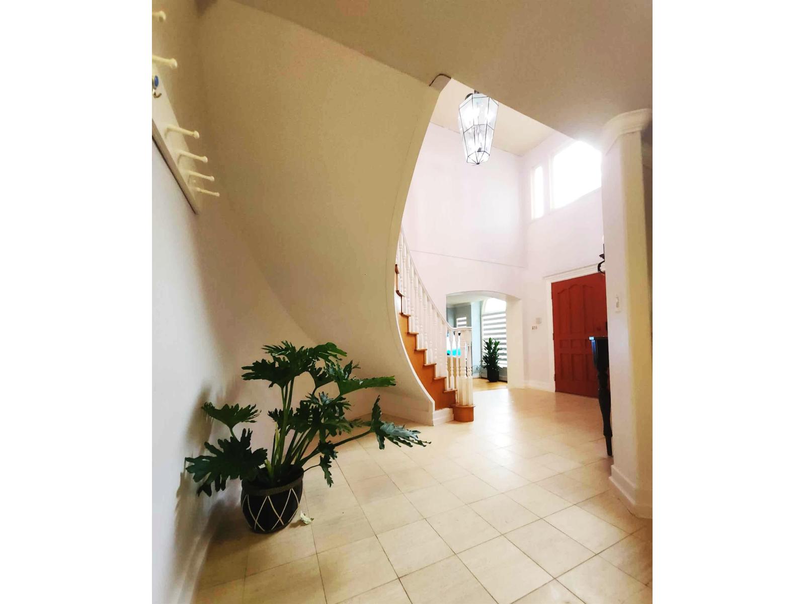8222 144 Street Property Photo 10