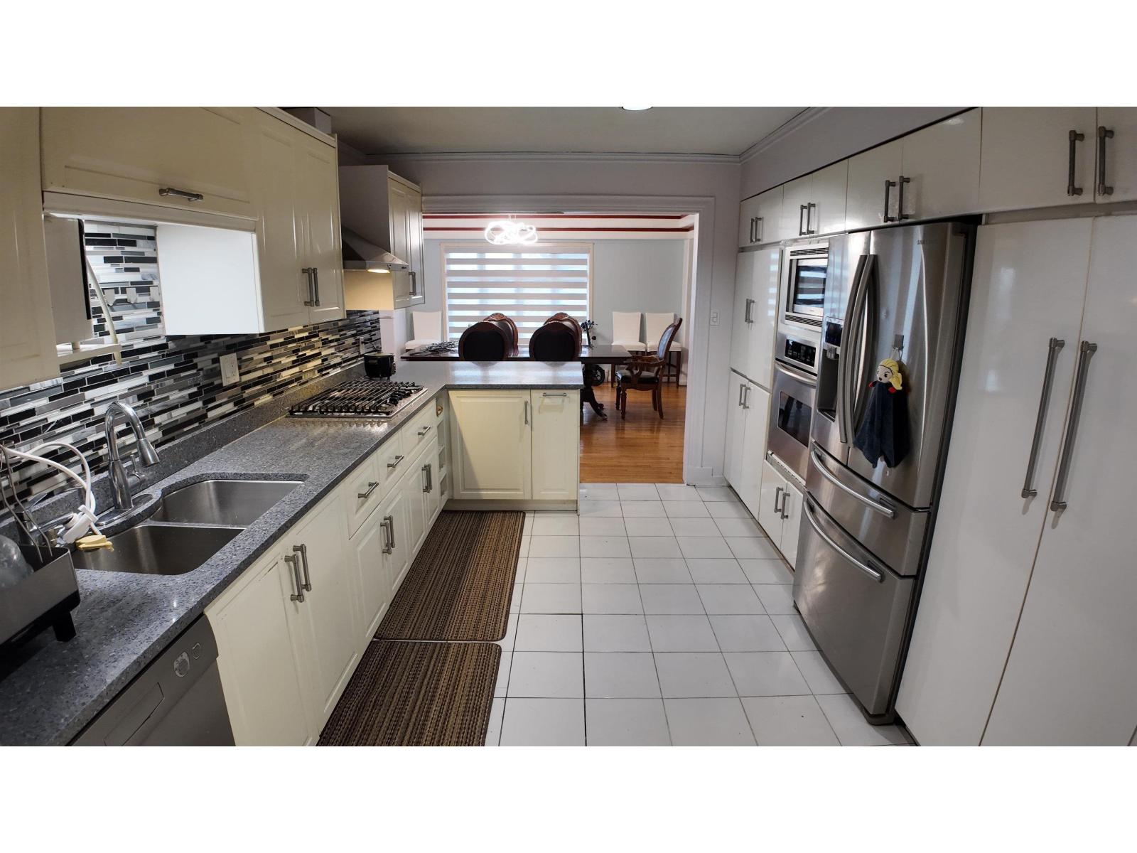 8222 144 Street Property Photo 11