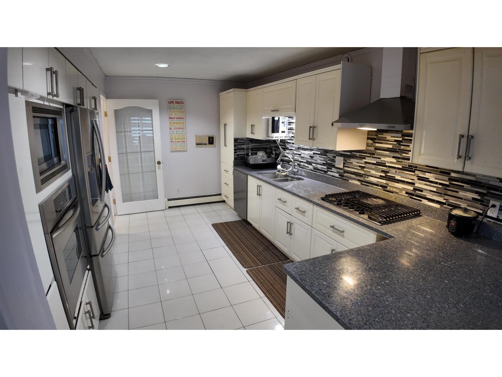 8222 144 Street Property Photo 12
