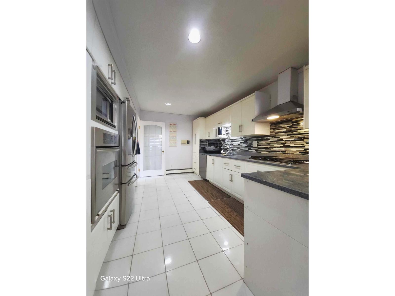 8222 144 Street Property Photo 13