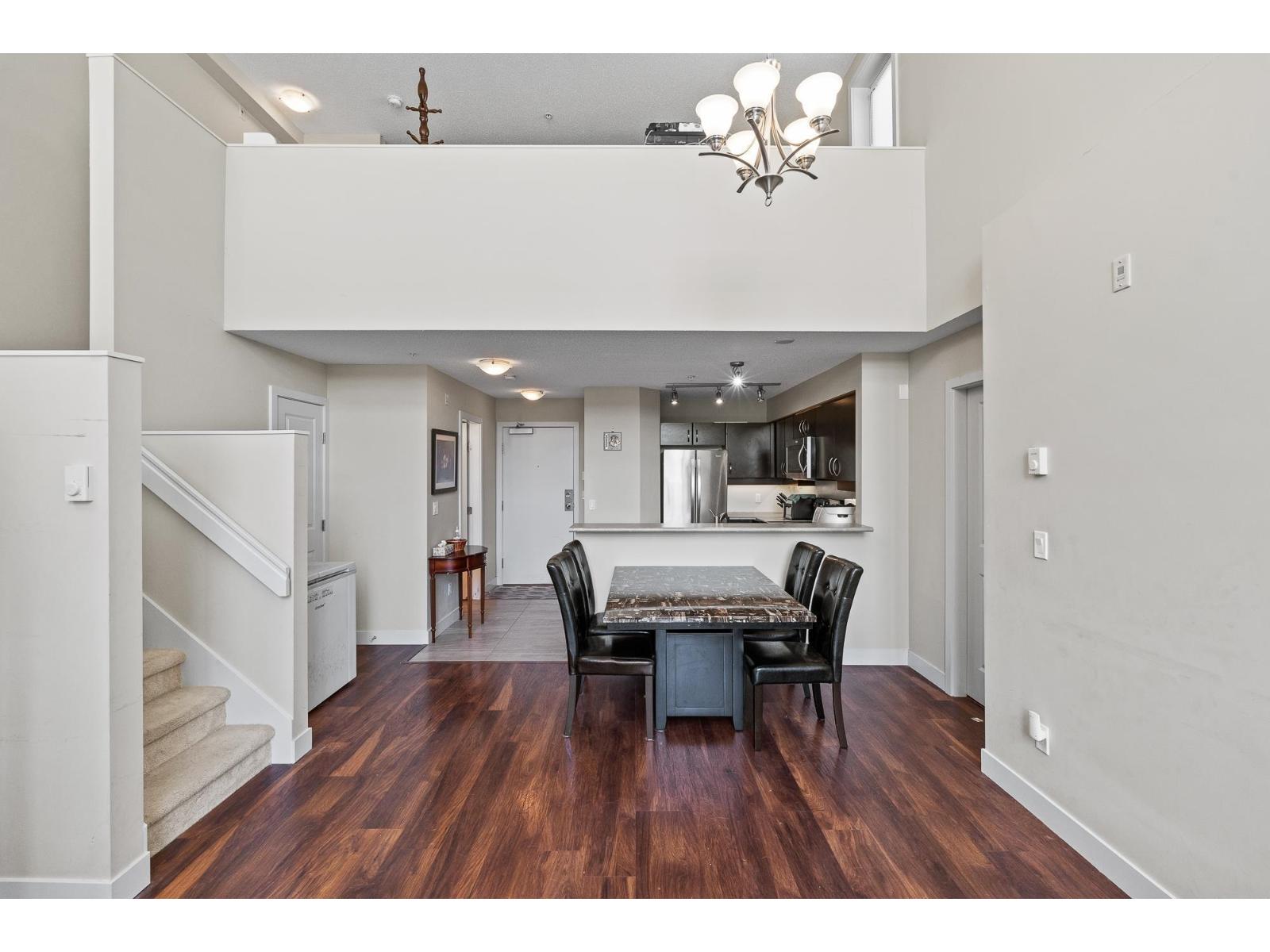 452 10838 City Parkway Property Photo 2