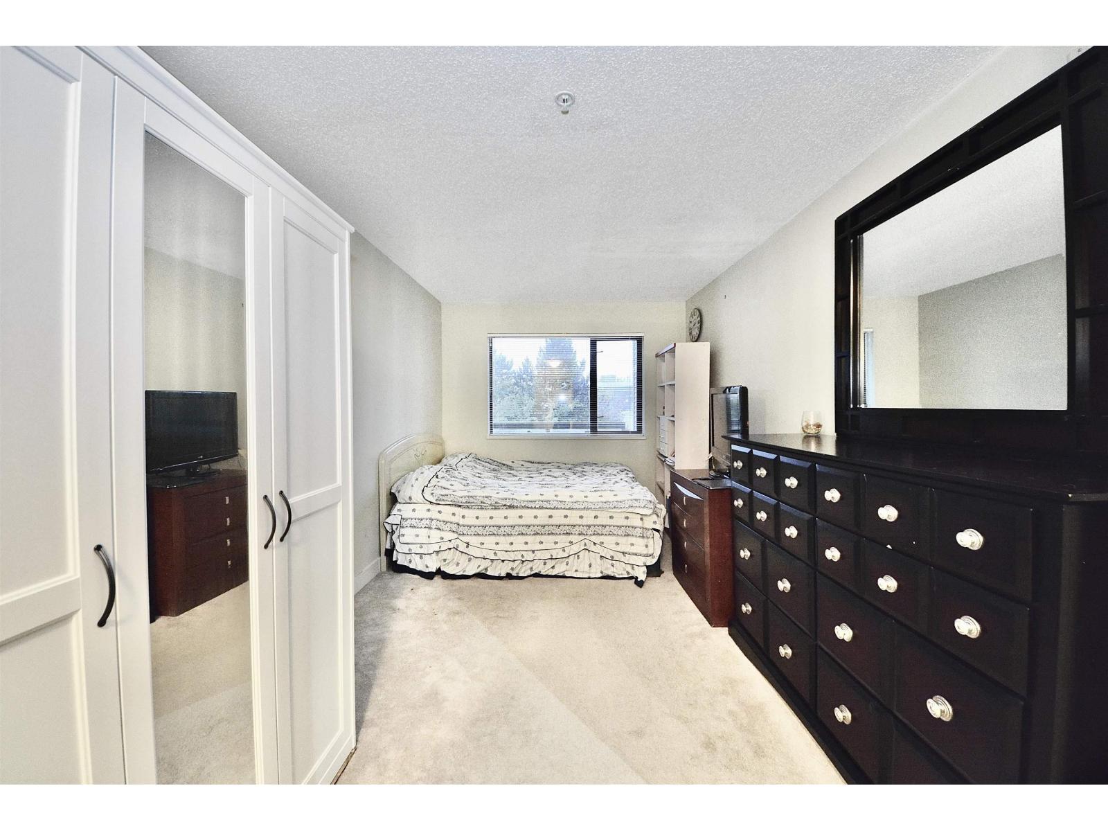 452 10838 City Parkway Property Photo 4
