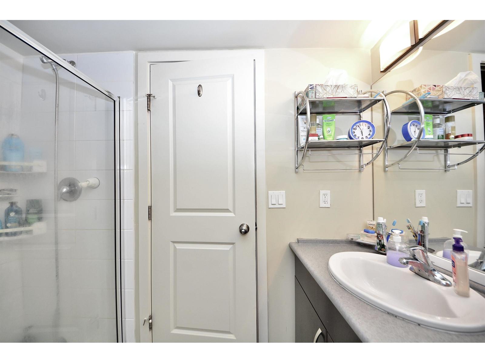452 10838 City Parkway Property Photo 8