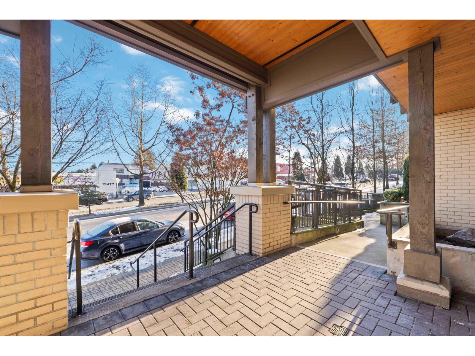 111 13468 King George Boulevard Property Photo 4
