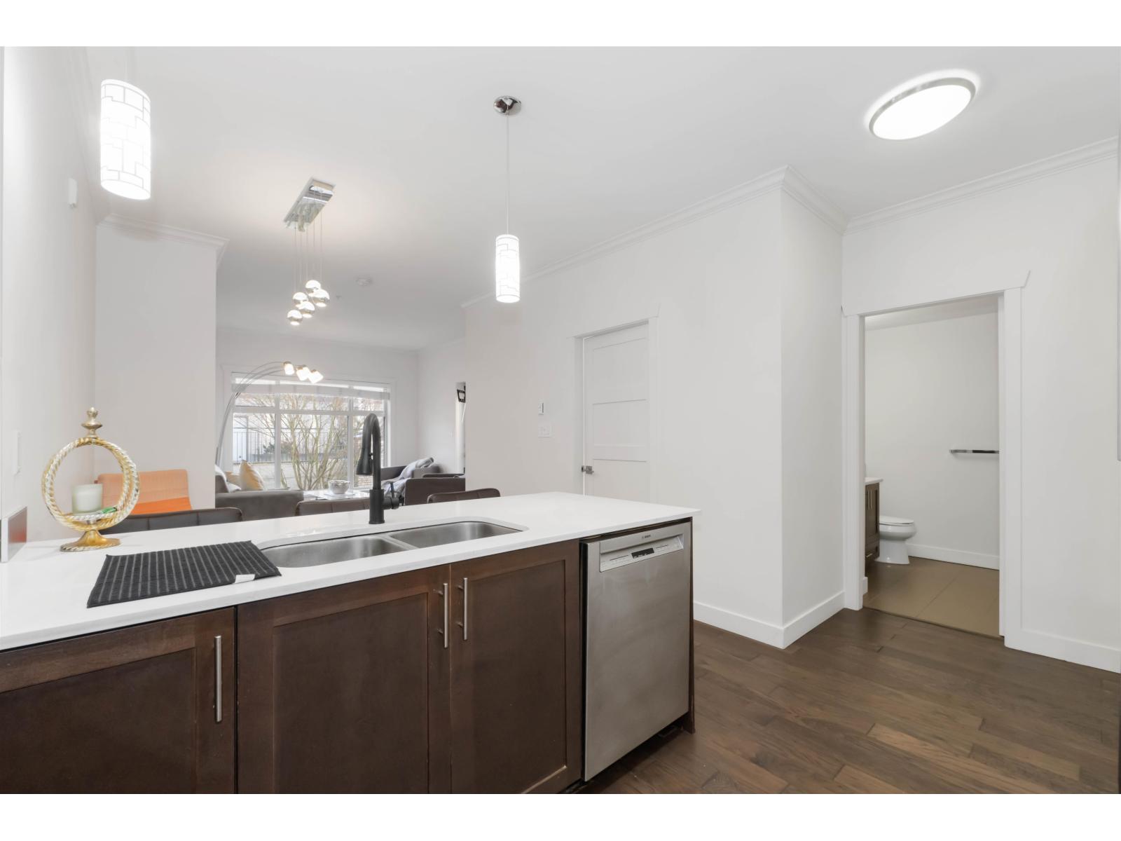 111 13468 King George Boulevard Property Photo 15