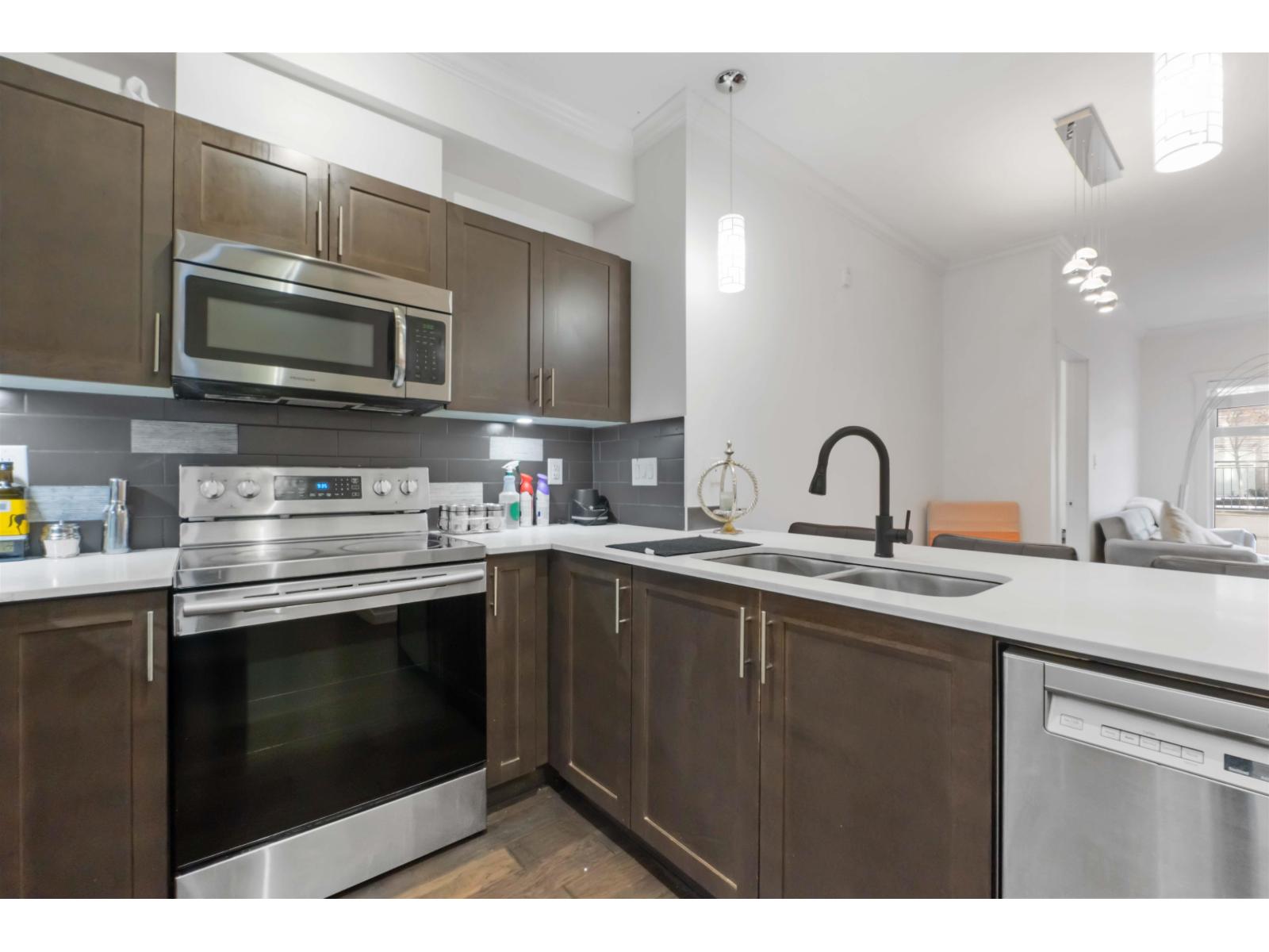 111 13468 King George Boulevard Property Photo 16