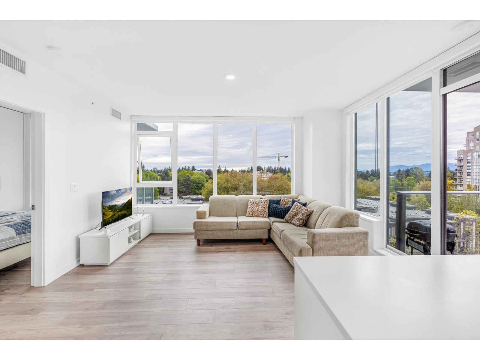 902 10448 University Drive Property Photo 17