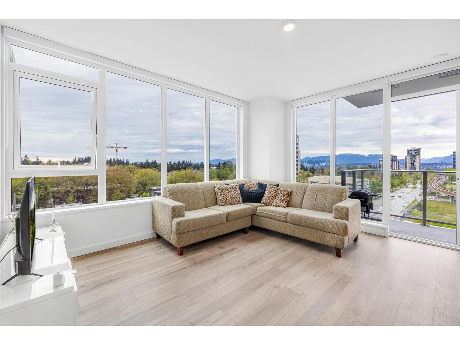 902 10448 University Drive Property Photo 18