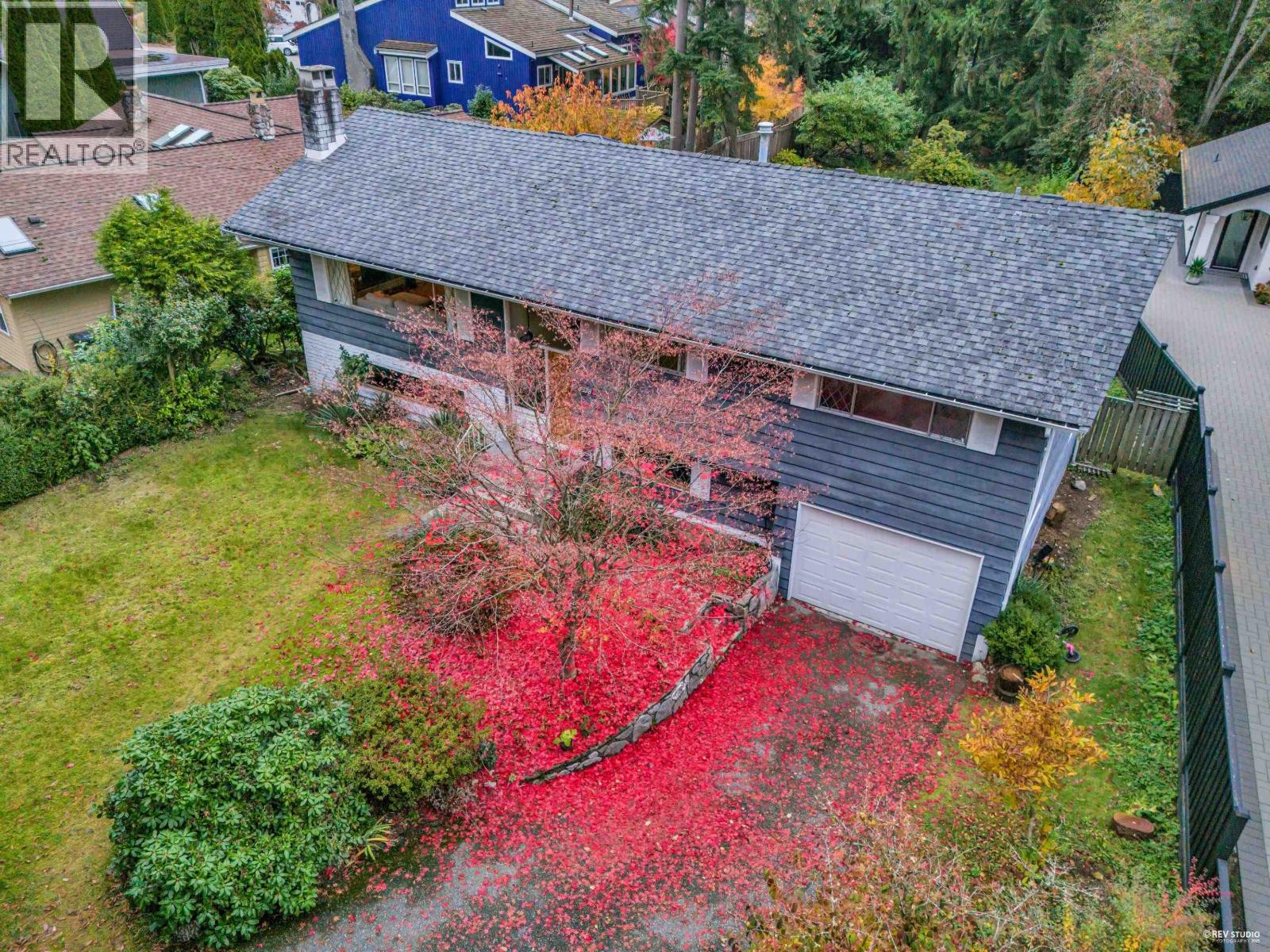 4578 Capilano Road Property Photo 1