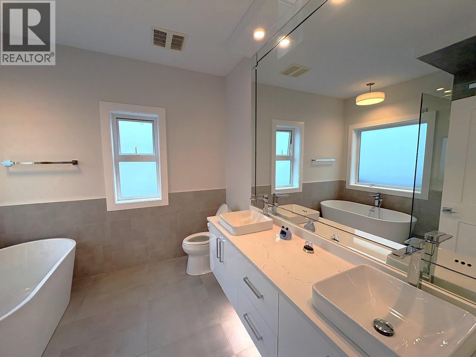 2177 E 40th Avenue Property Photo 15
