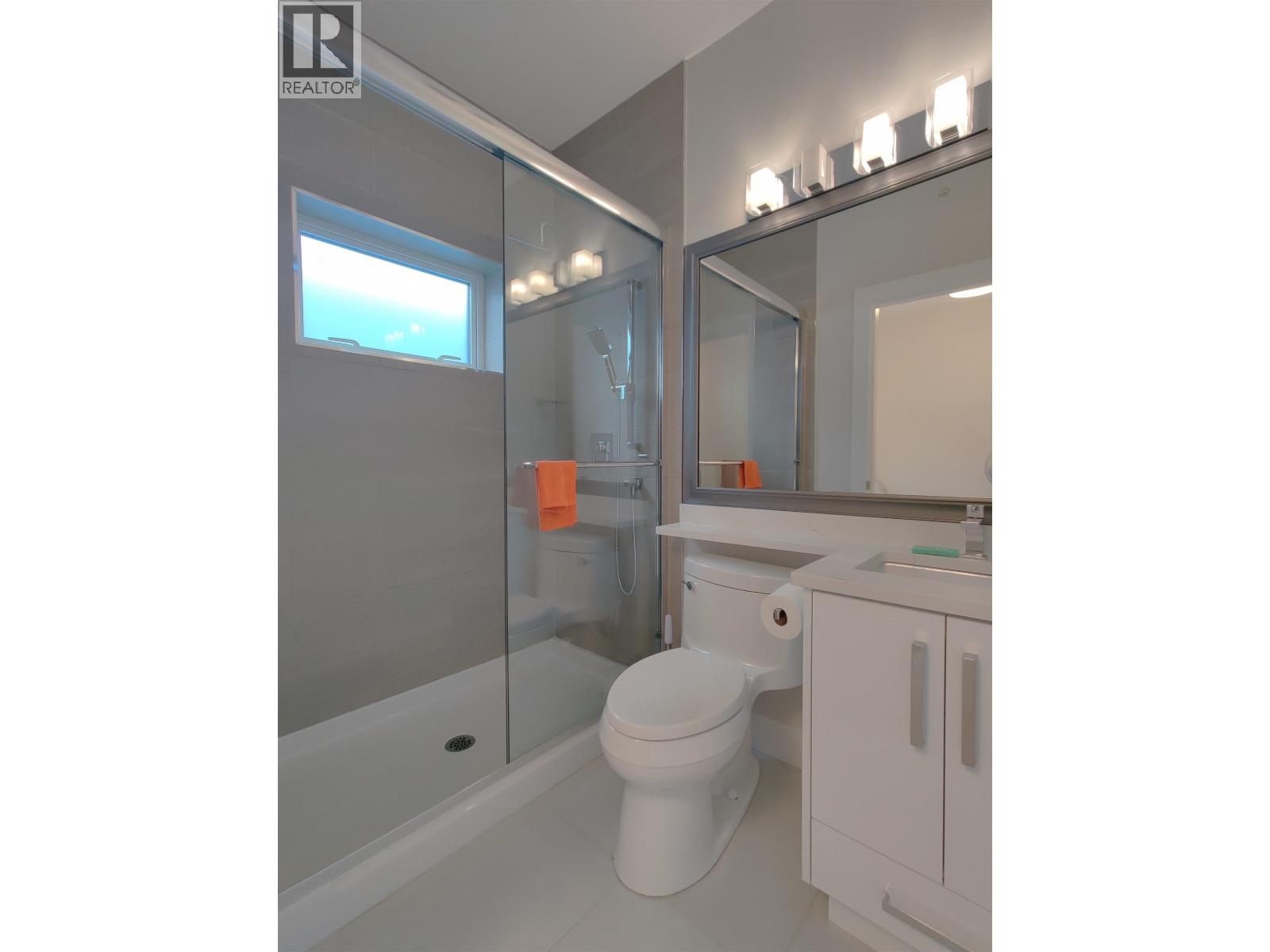 2177 E 40th Avenue Property Photo 18