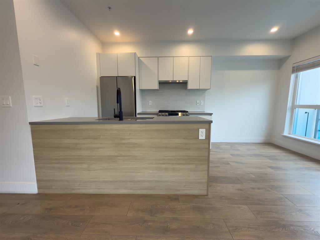 213 8496 120 Street Property Photo 2
