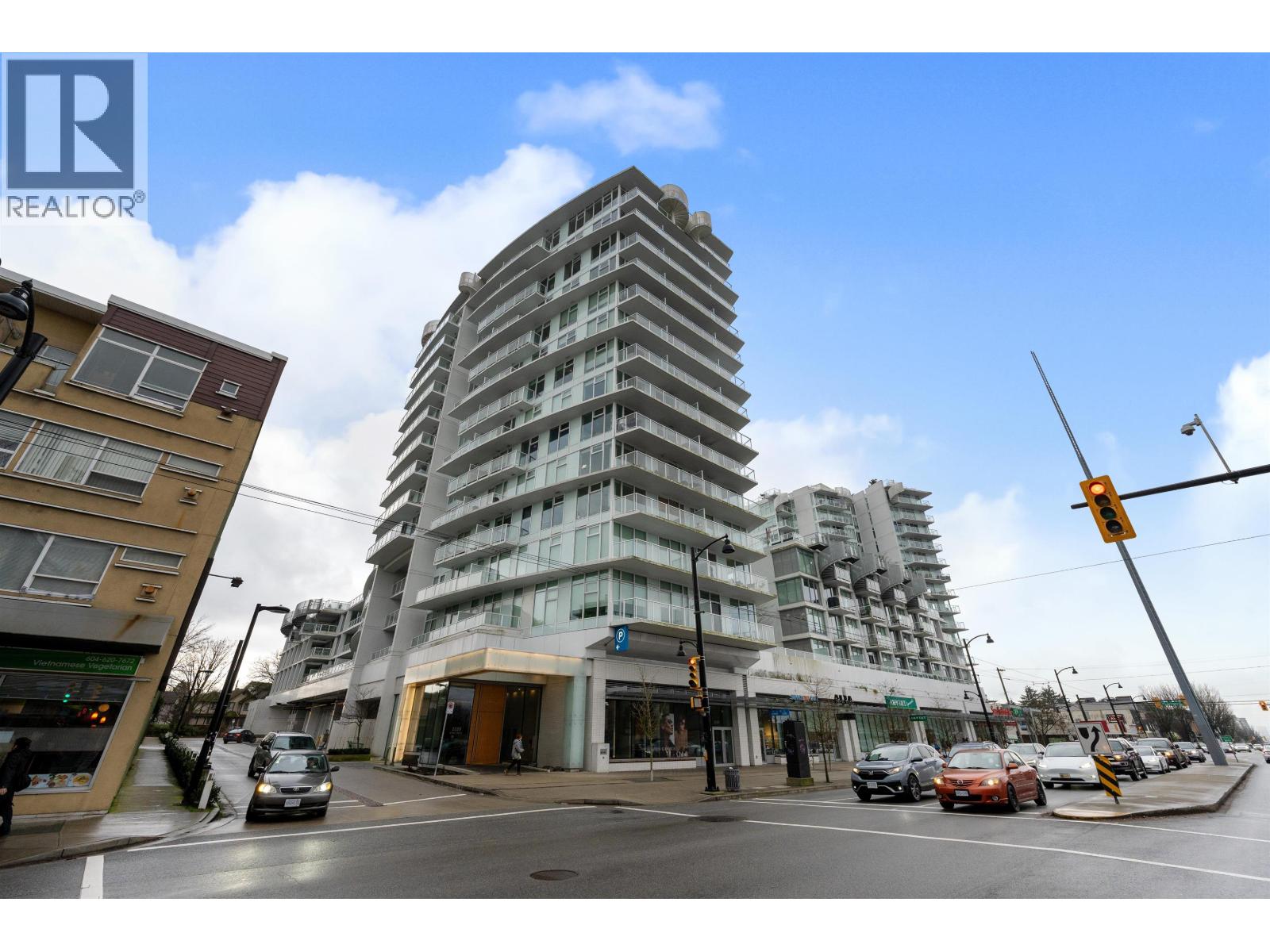 1210 2220 Kingsway Property Photo 1