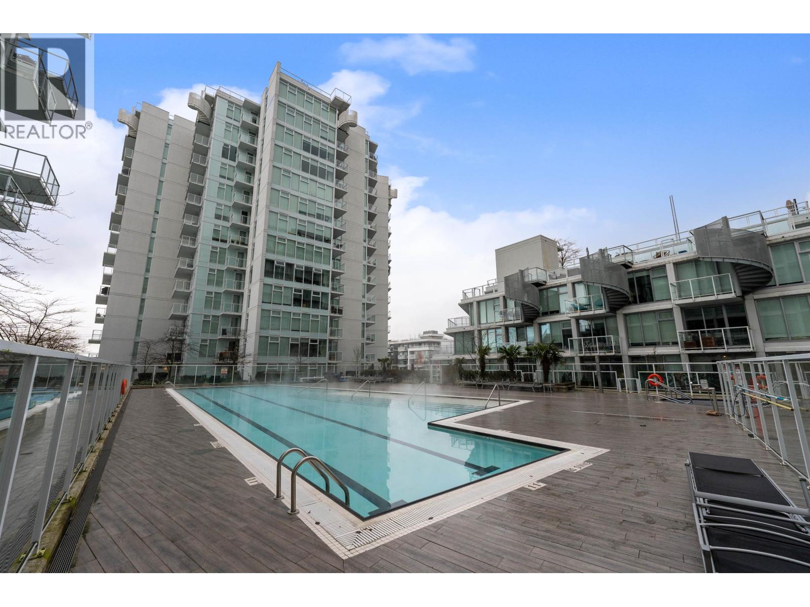 1210 2220 Kingsway Property Photo 7
