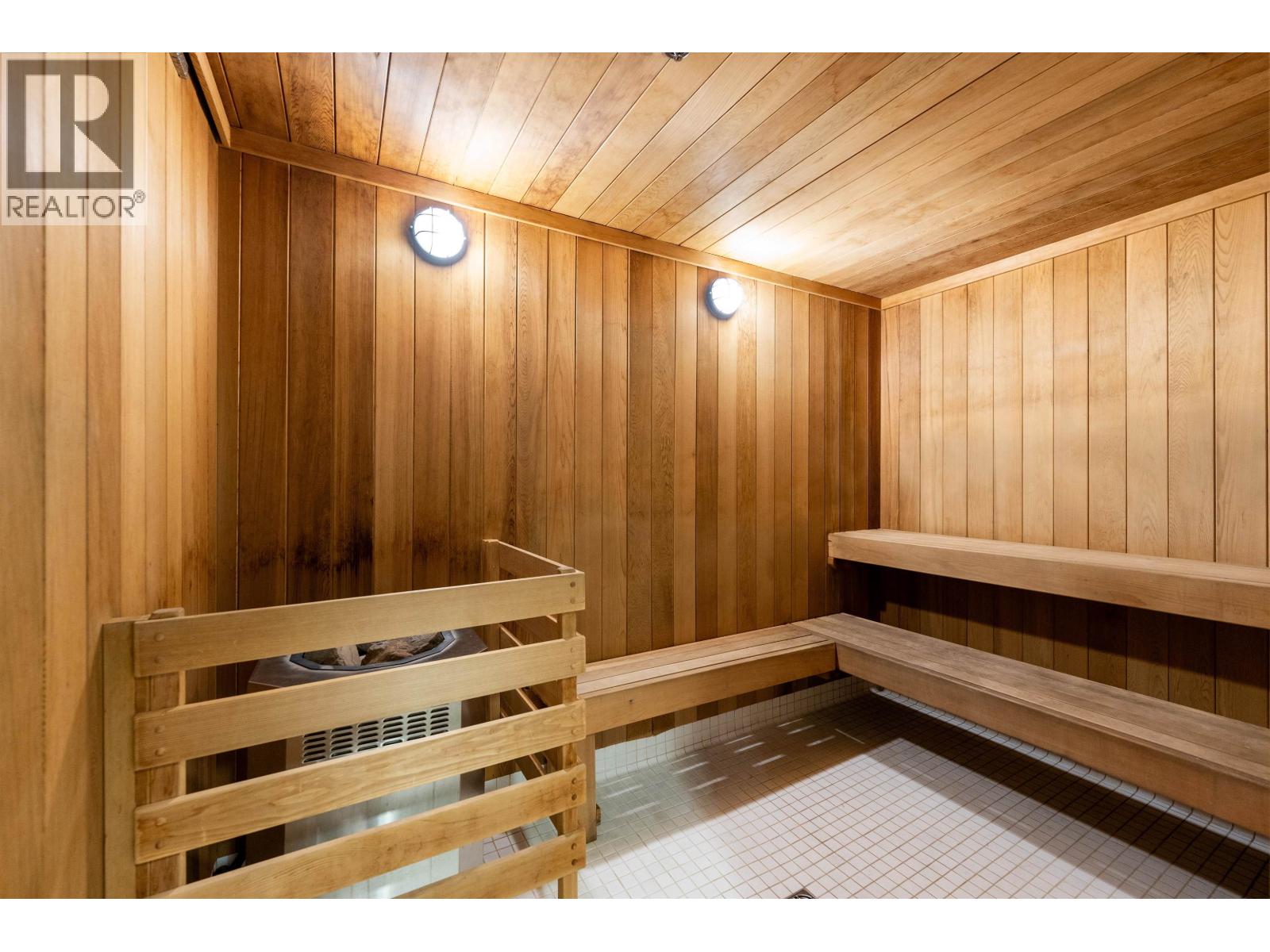 1210 2220 Kingsway Property Photo 9