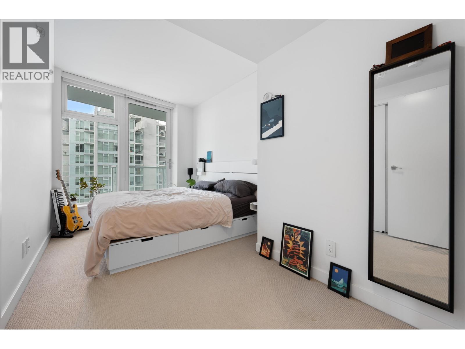 1210 2220 Kingsway Property Photo 10