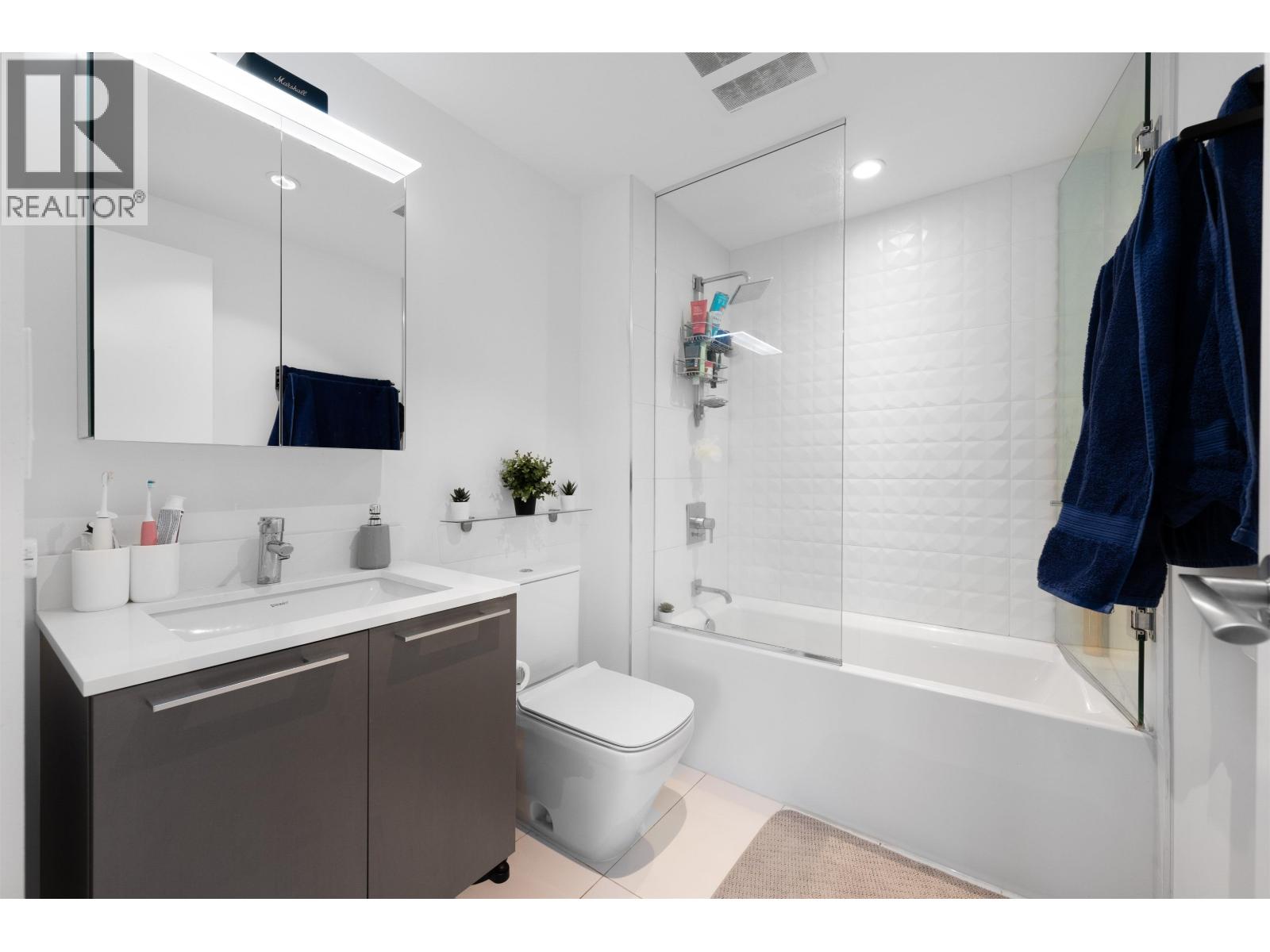 1210 2220 Kingsway Property Photo 12