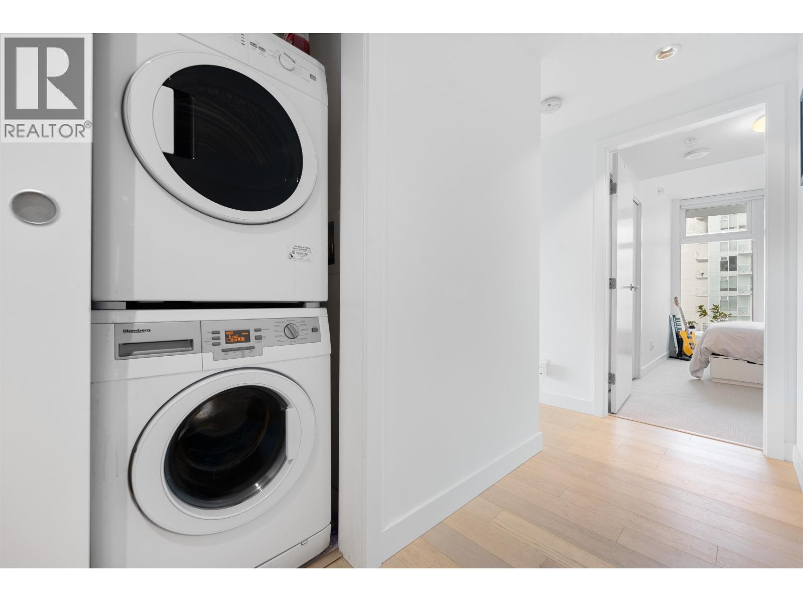 1210 2220 Kingsway Property Photo 14