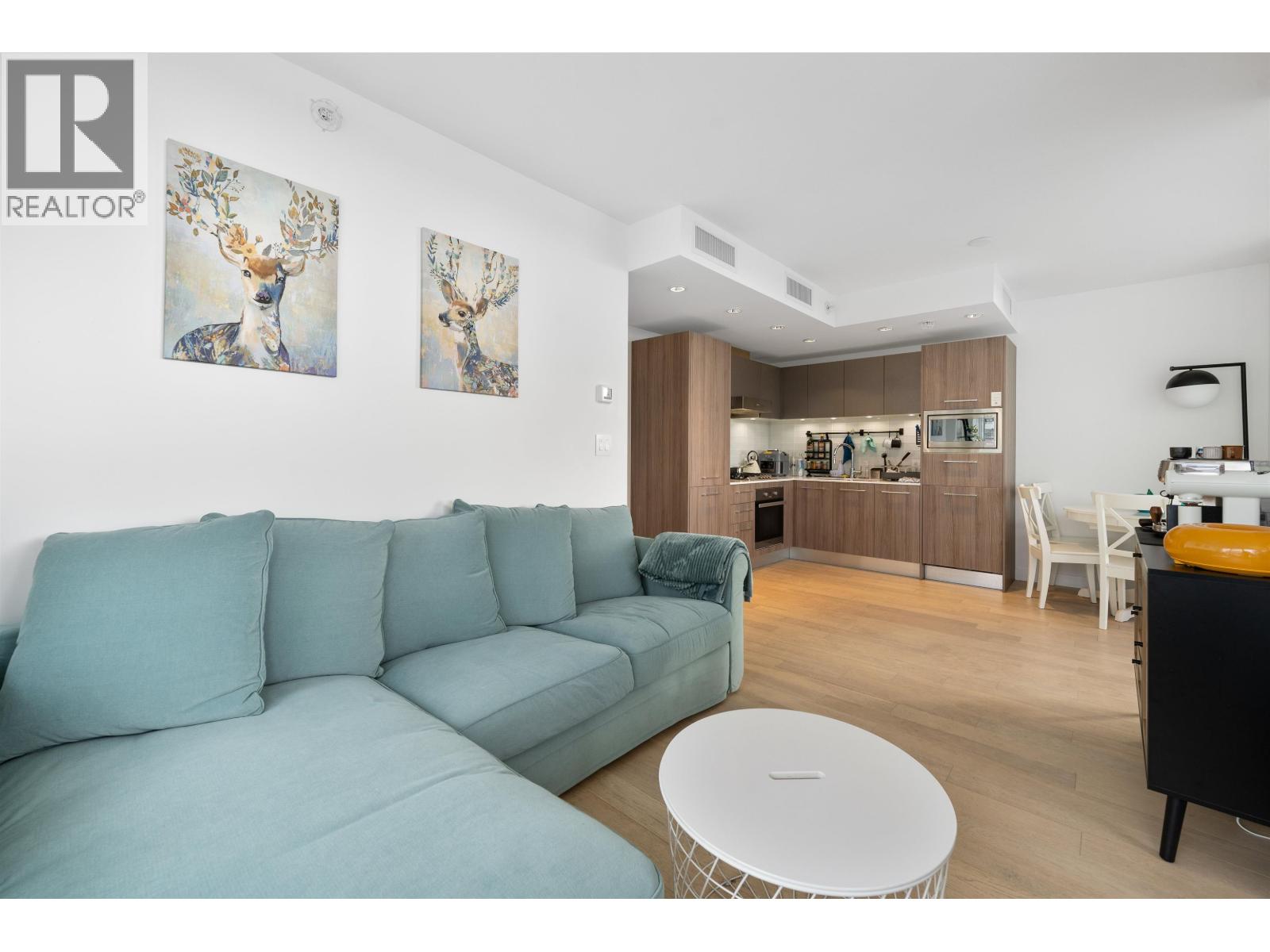 1210 2220 Kingsway Property Photo 17