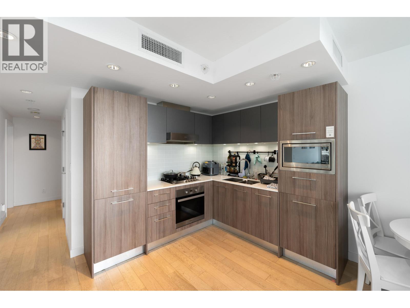 1210 2220 Kingsway Property Photo 21
