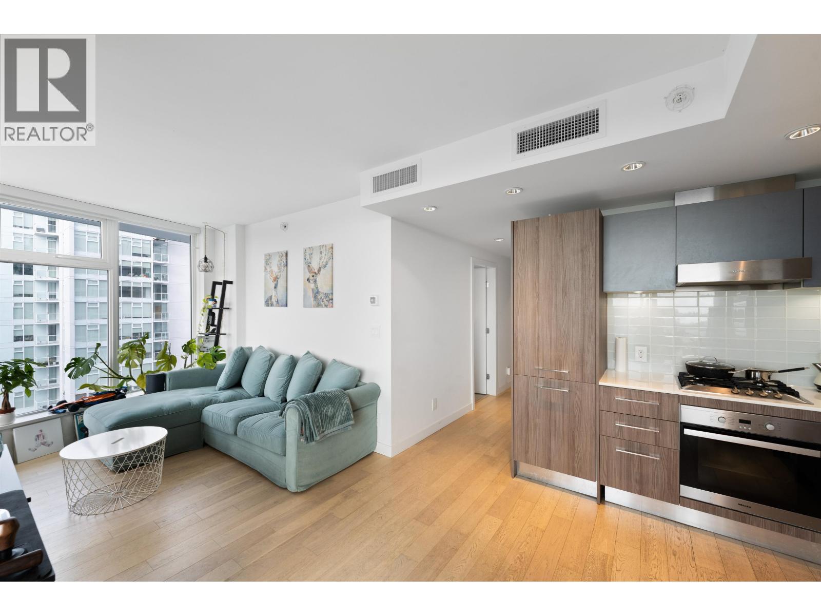1210 2220 Kingsway Property Photo 23