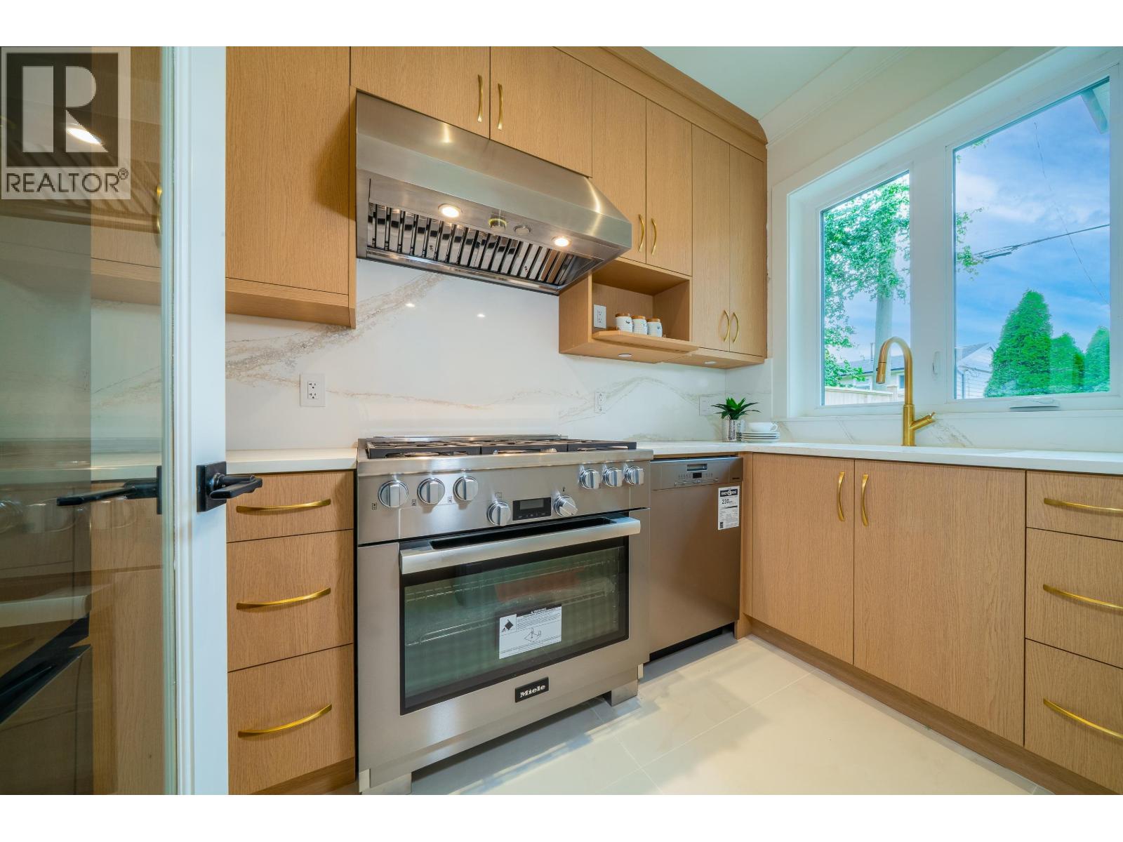 8411 Elsmore Road Property Photo 12