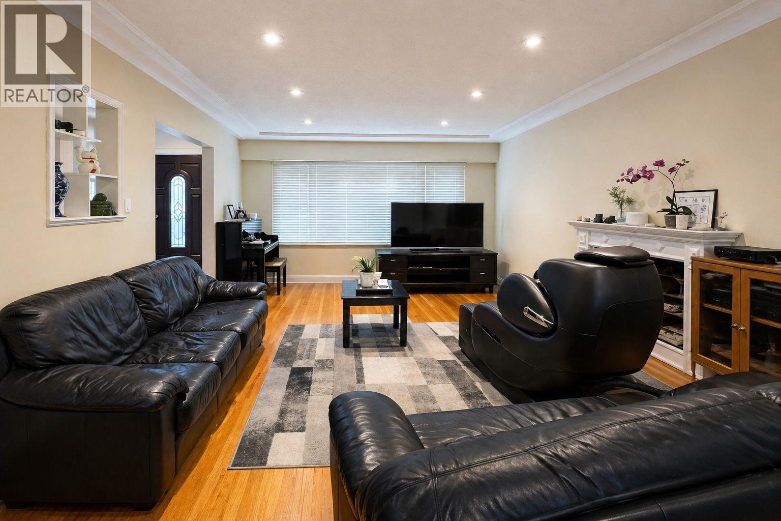 4720 Pandora Street Property Photo 2