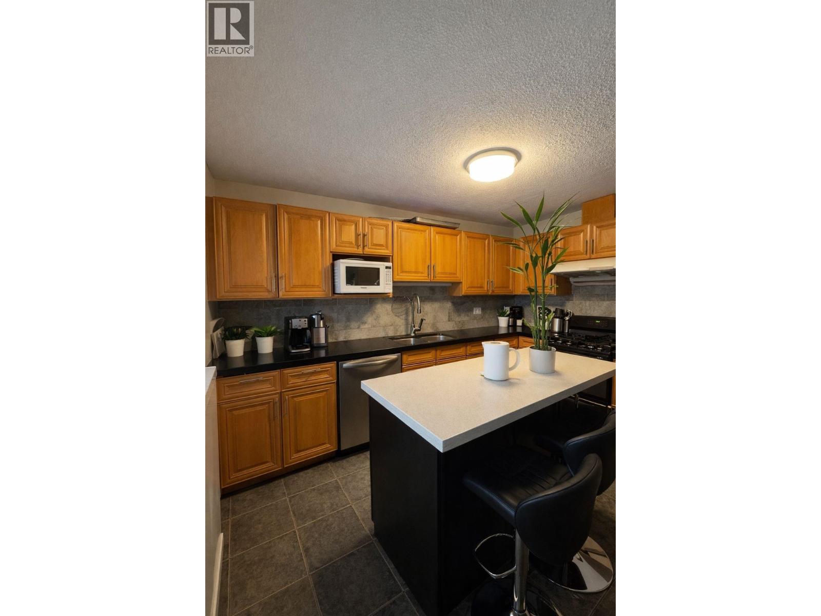 4720 Pandora Street Property Photo 10