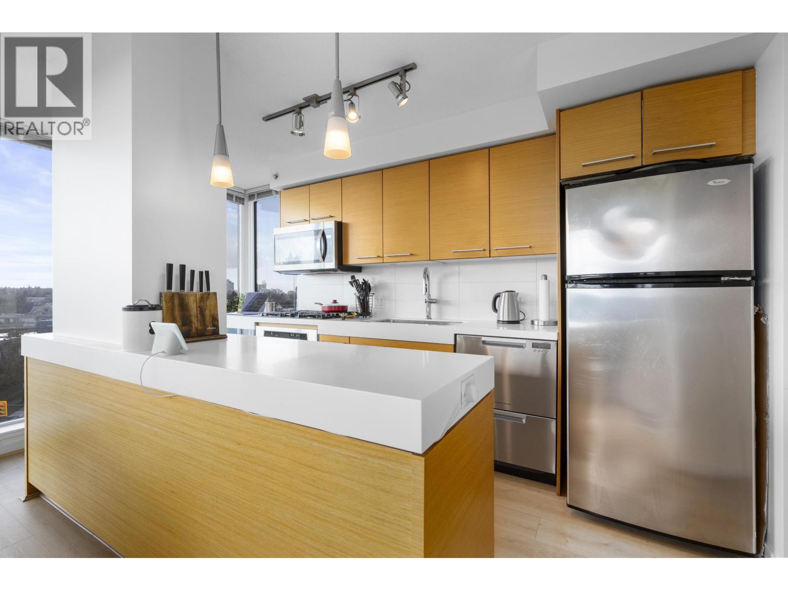 709 2770 Sophia Street Property Photo 2