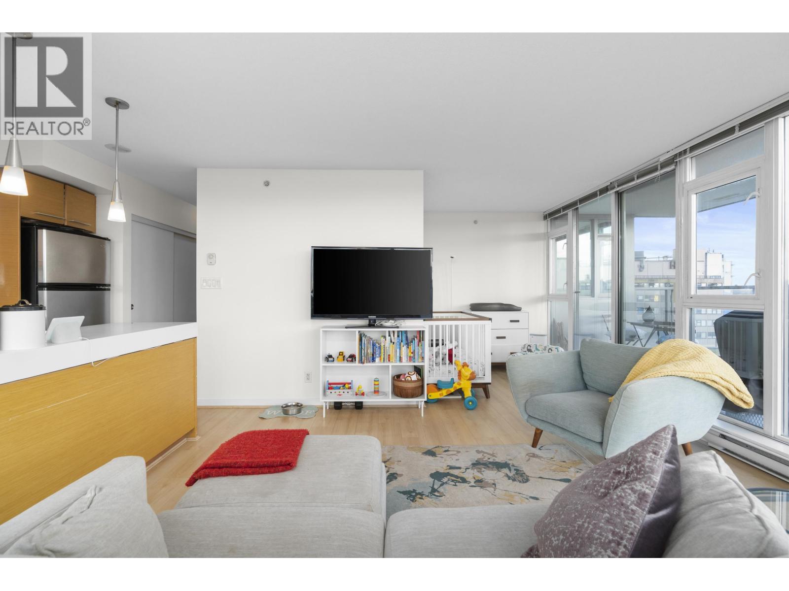 709 2770 Sophia Street Property Photo 7