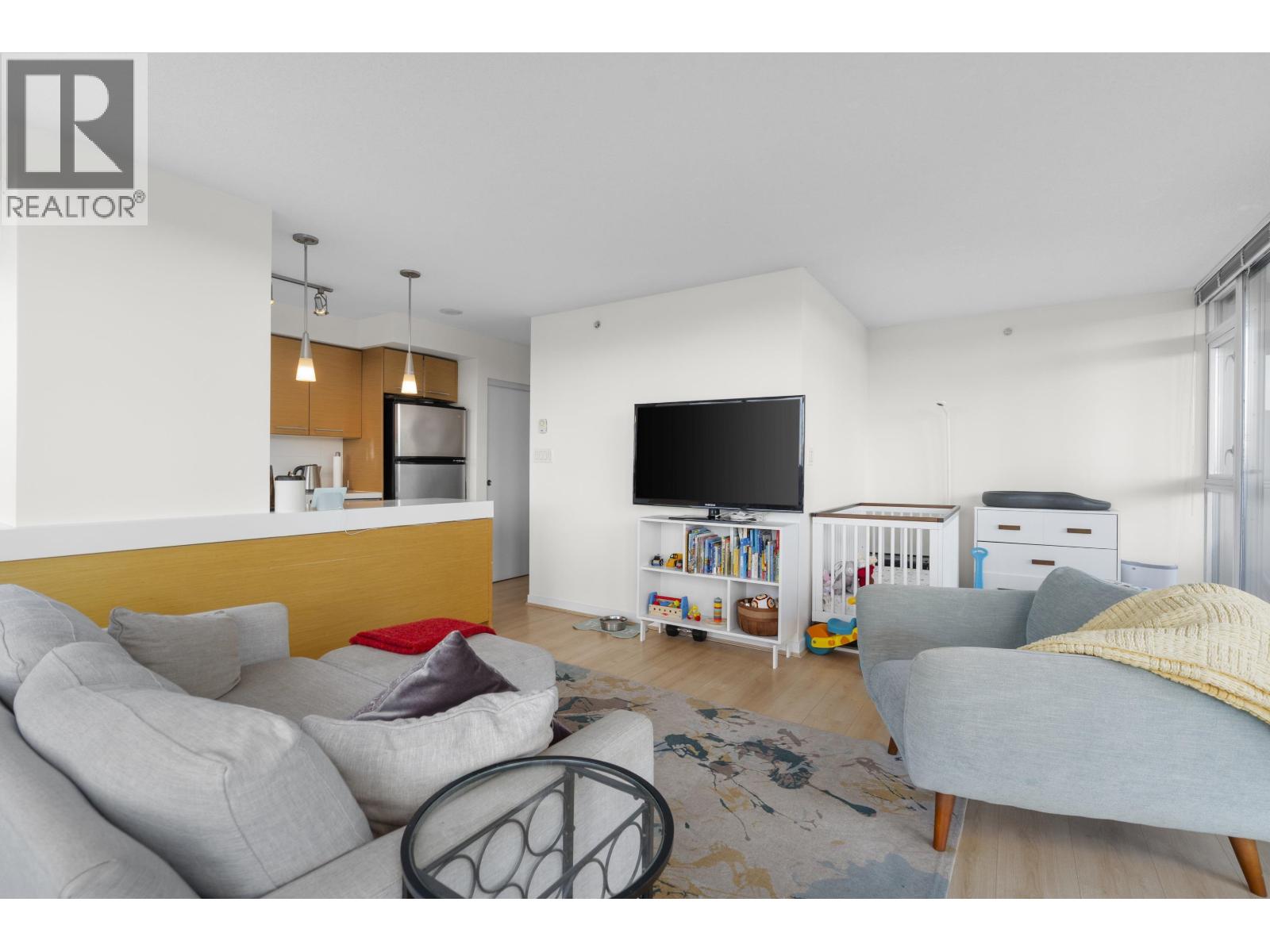 709 2770 Sophia Street Property Photo 8