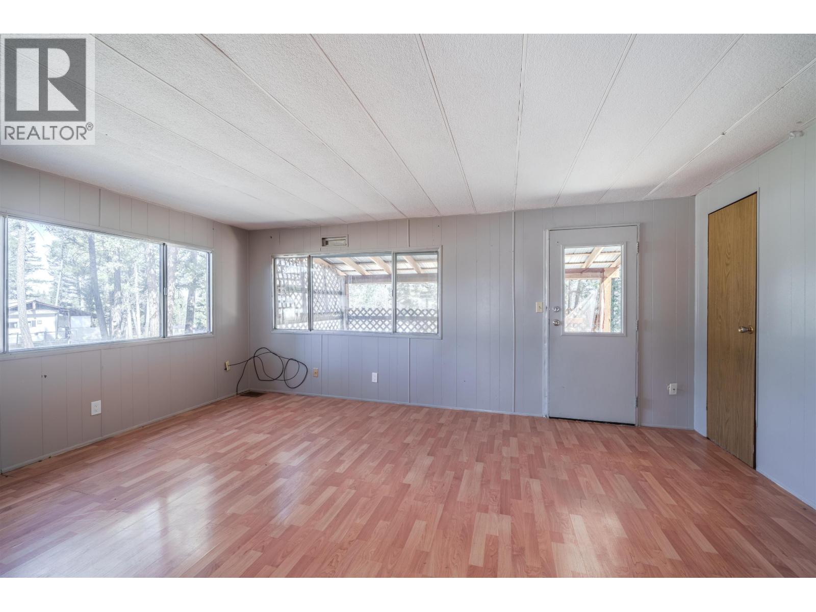 5469 Saunders Crescent Property Photo 6