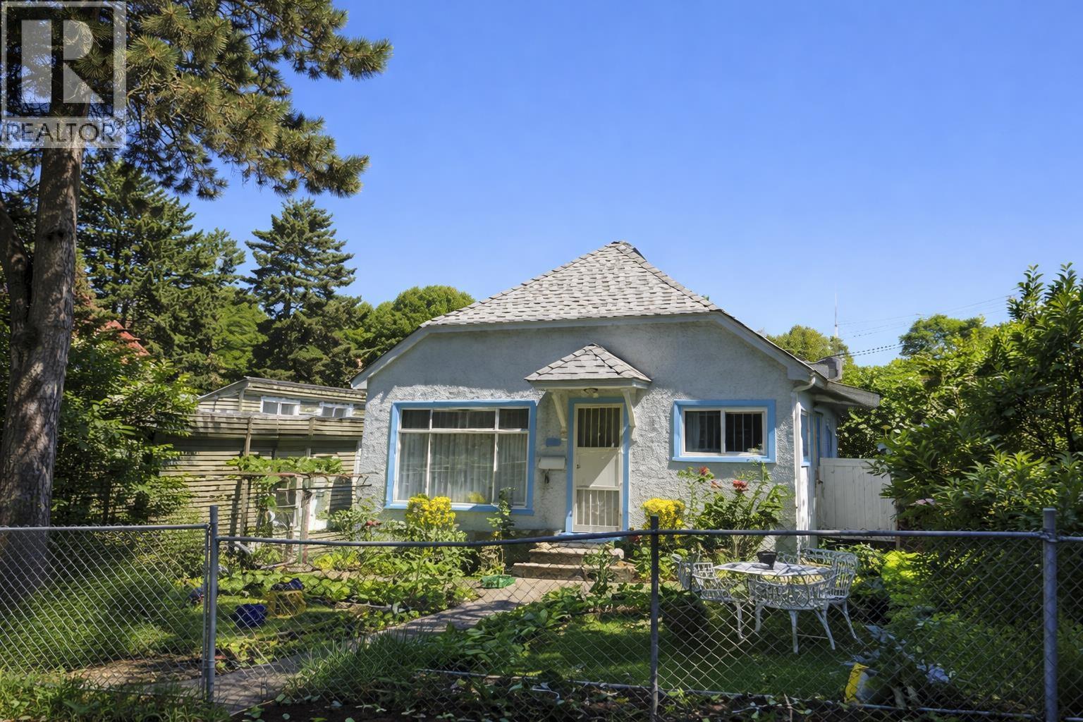 2719 Duke Street Property Photo 1