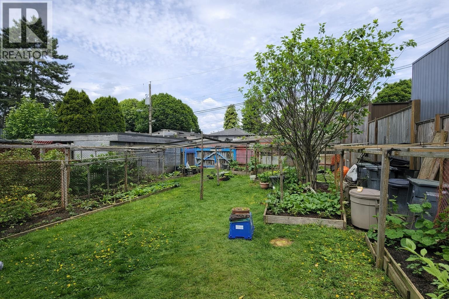 2719 Duke Street Property Photo 3