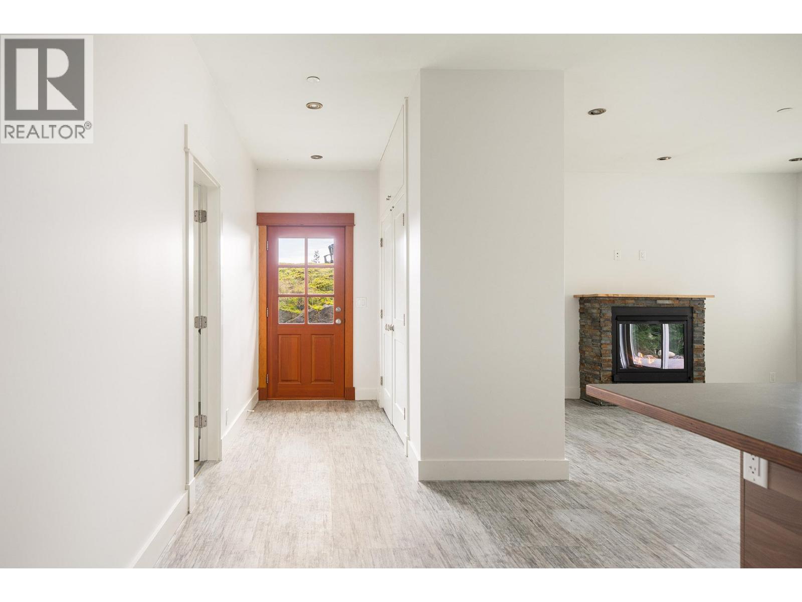 879 Seymour Bay Drive Property Photo 10