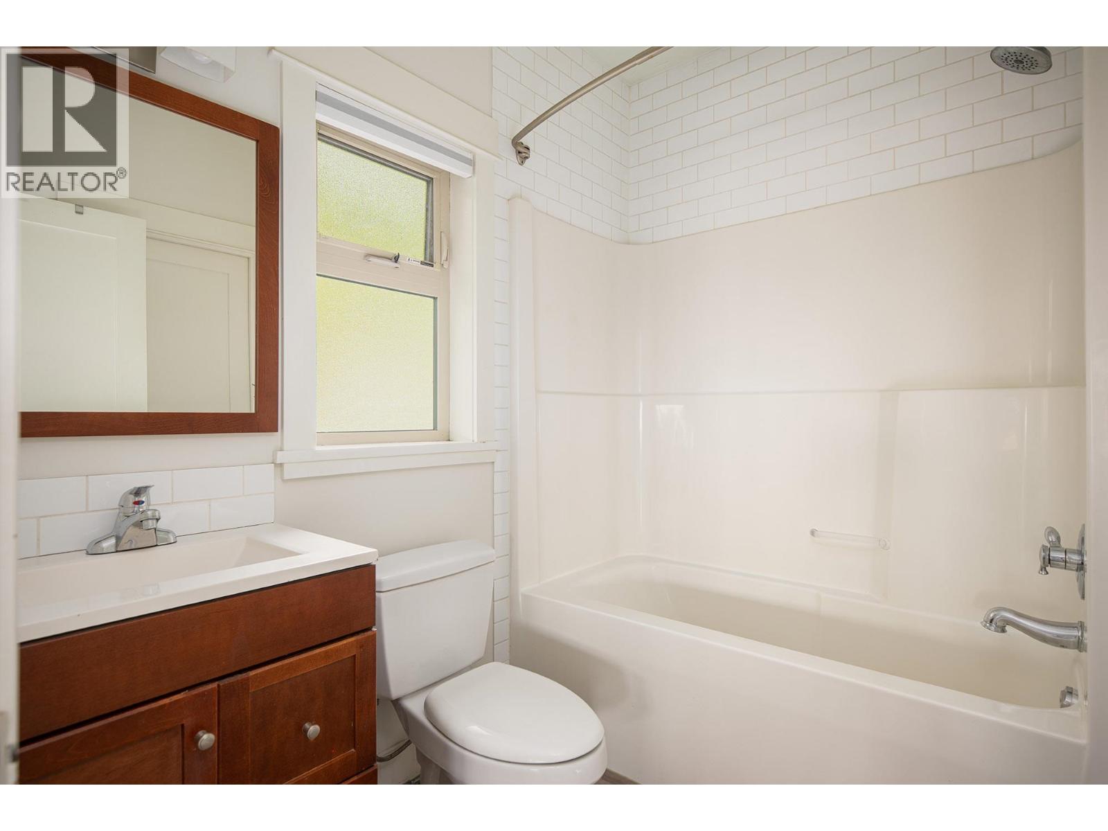 879 Seymour Bay Drive Property Photo 17