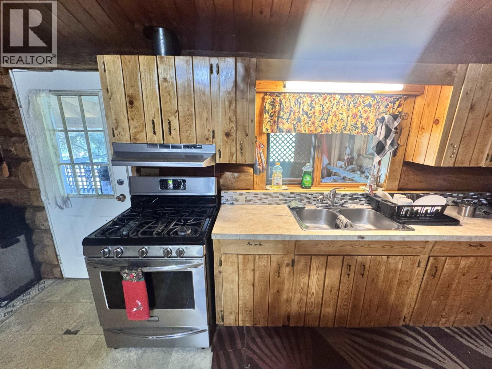 6265 Horse Lake Road Property Photo 11