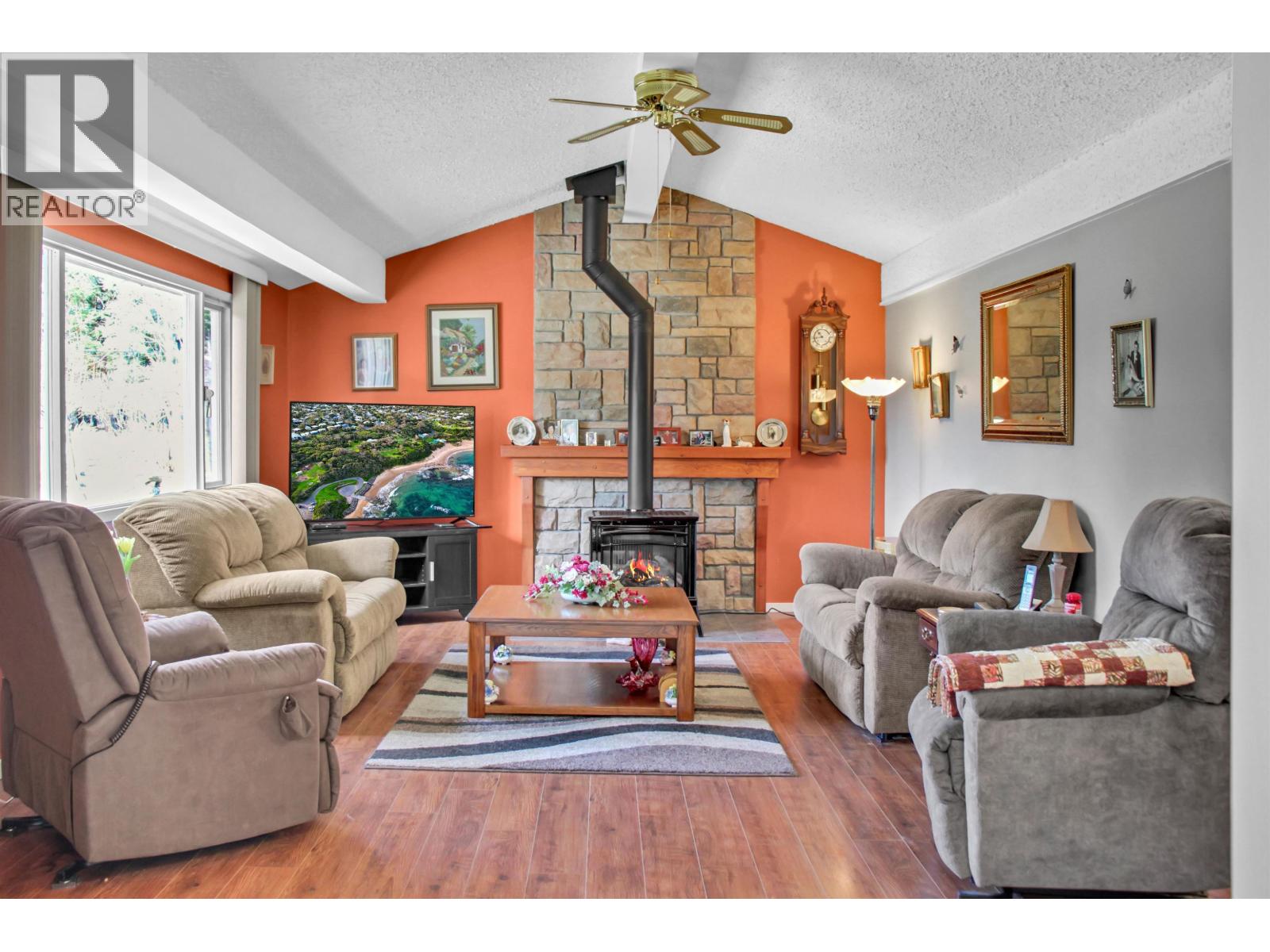 5035 Hansen Court Property Photo 8