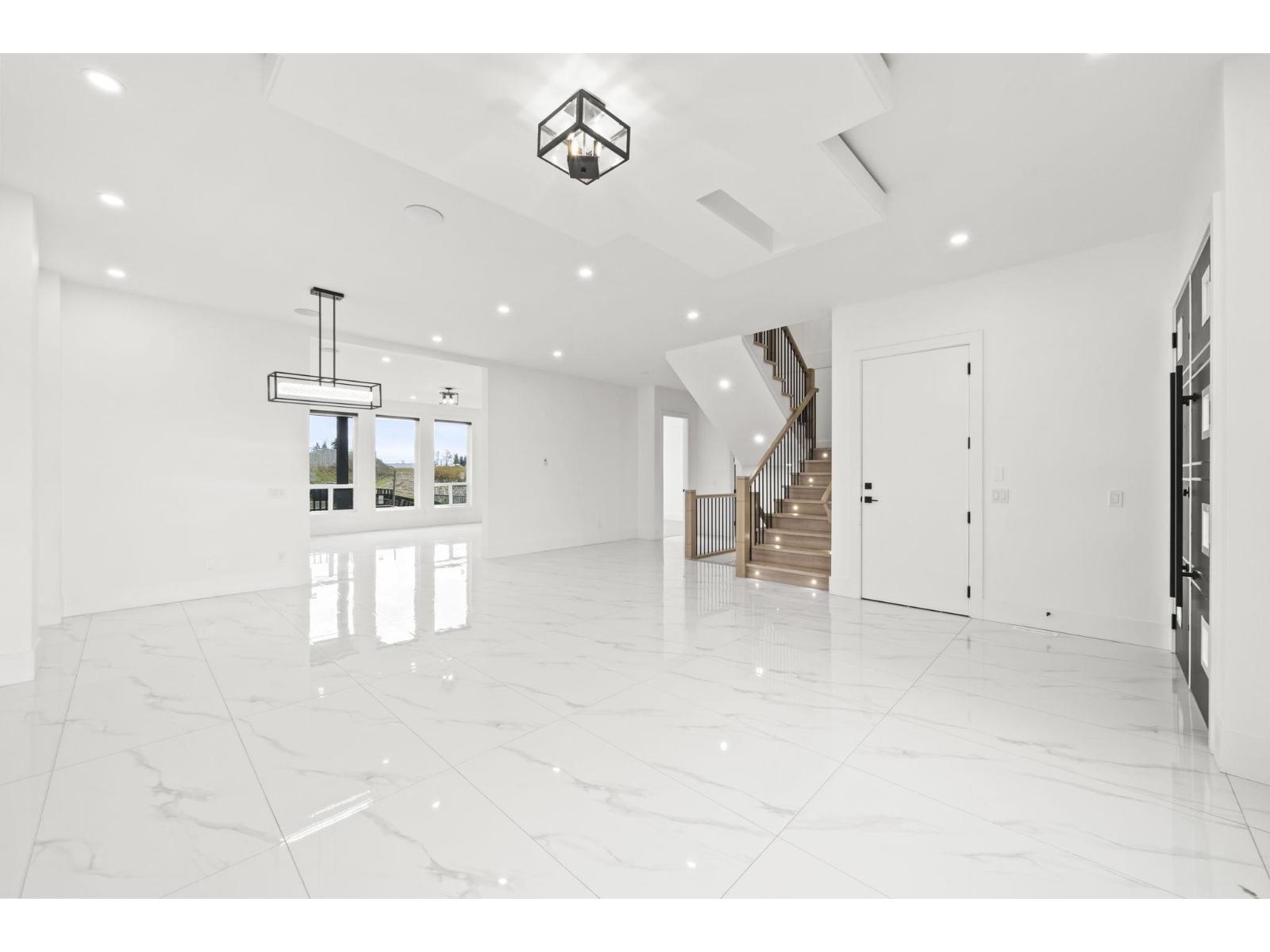2540 Terminal Court Property Photo 4