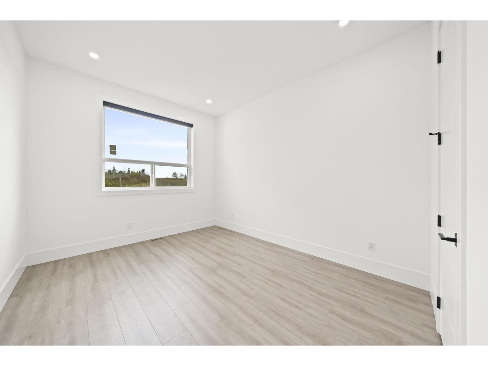 2540 Terminal Court Property Photo 15
