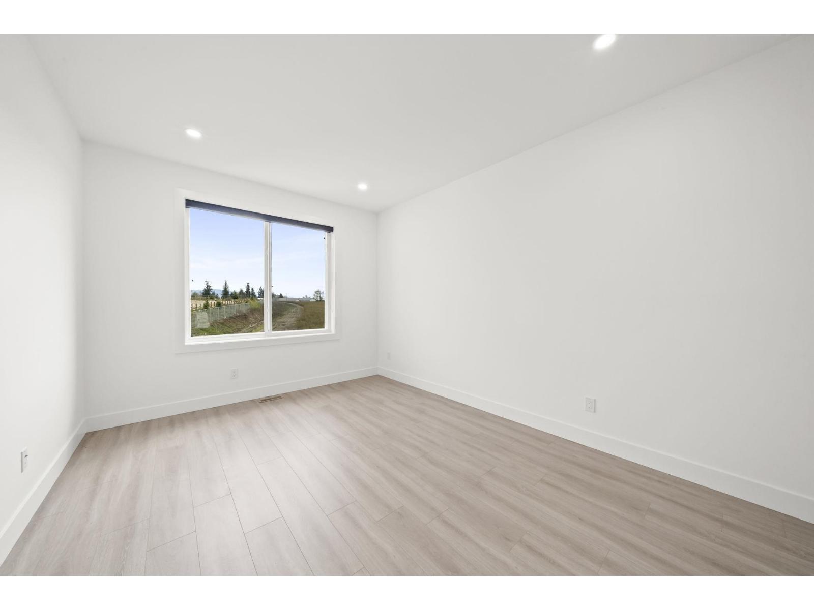 2540 Terminal Court Property Photo 24