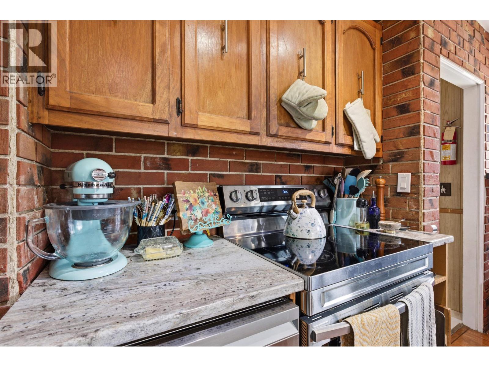 496 N Sixth Avenue Property Photo 13