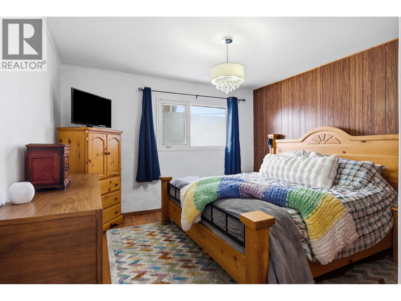 496 N Sixth Avenue Property Photo 17