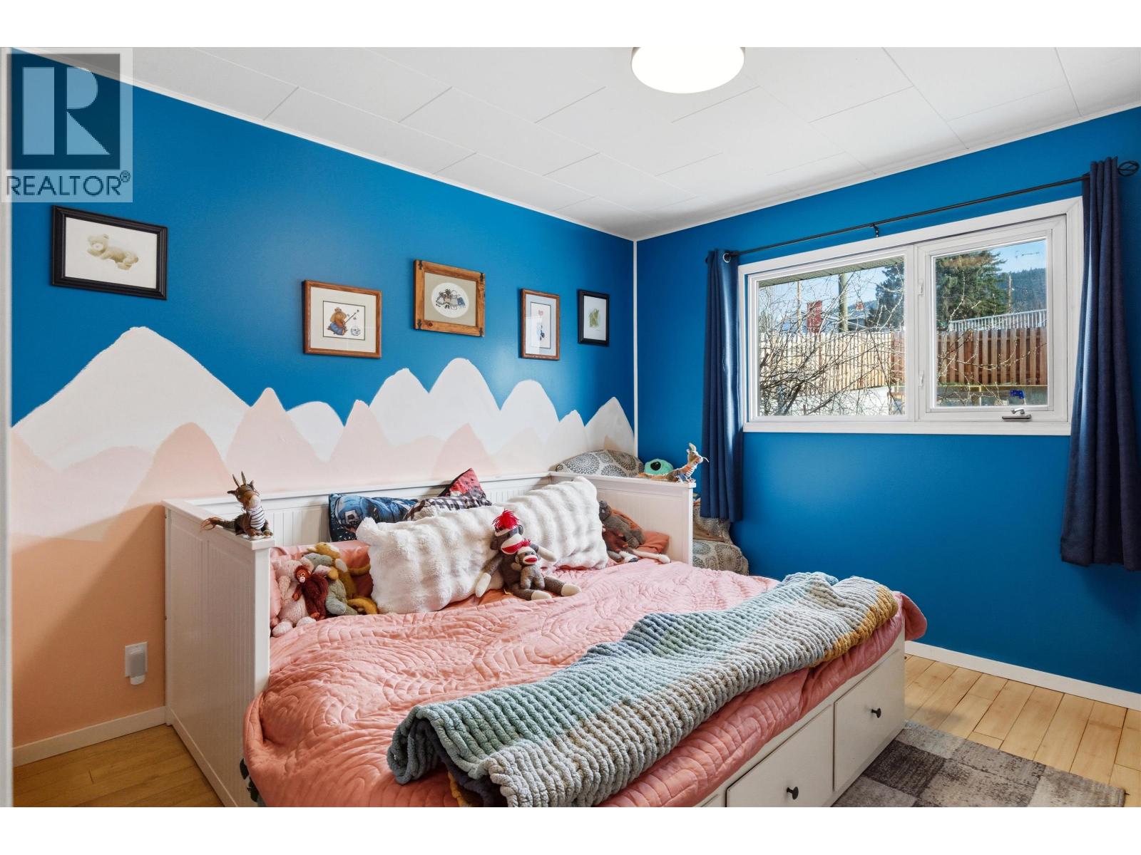 496 N Sixth Avenue Property Photo 18