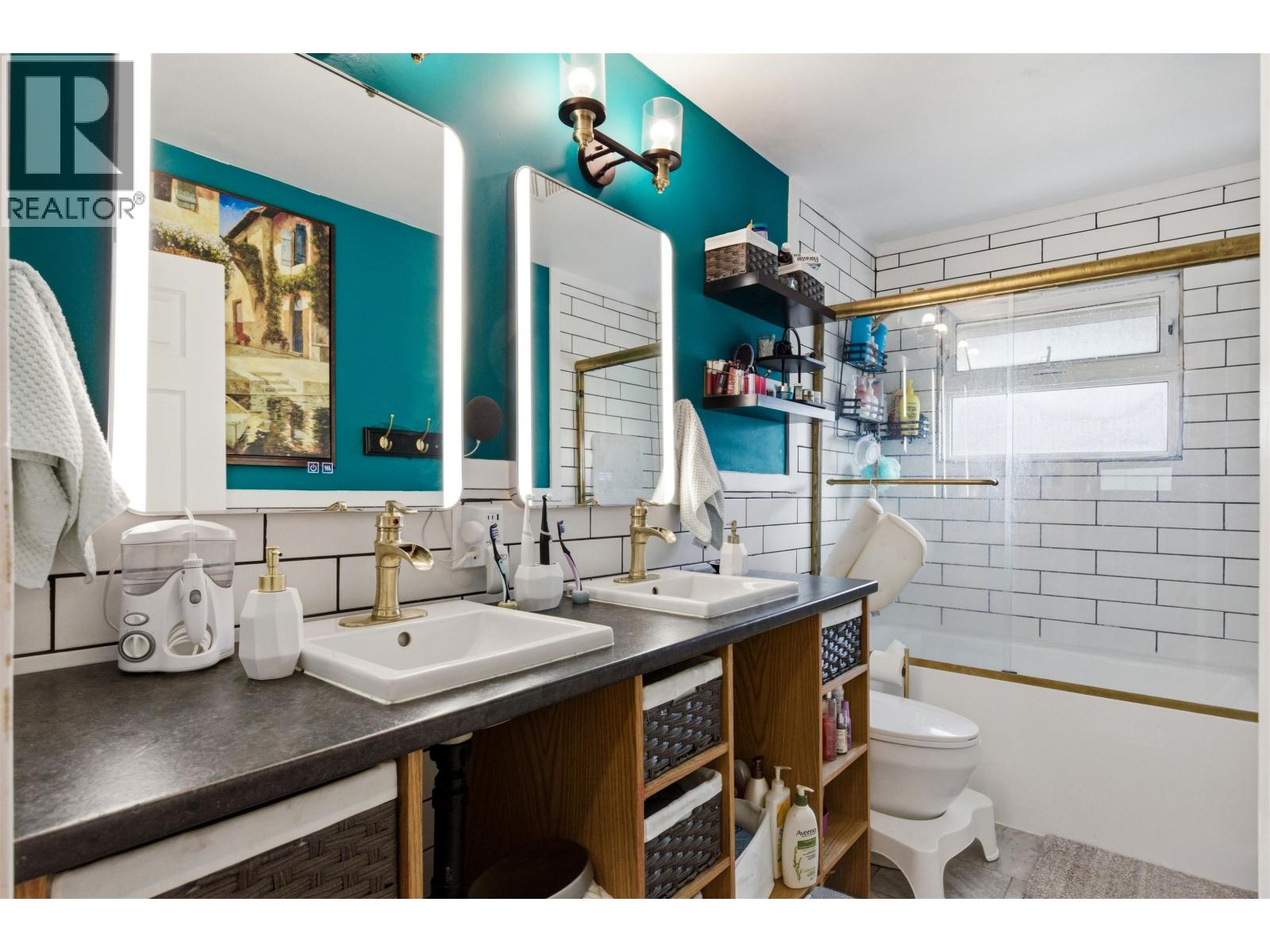 496 N Sixth Avenue Property Photo 19