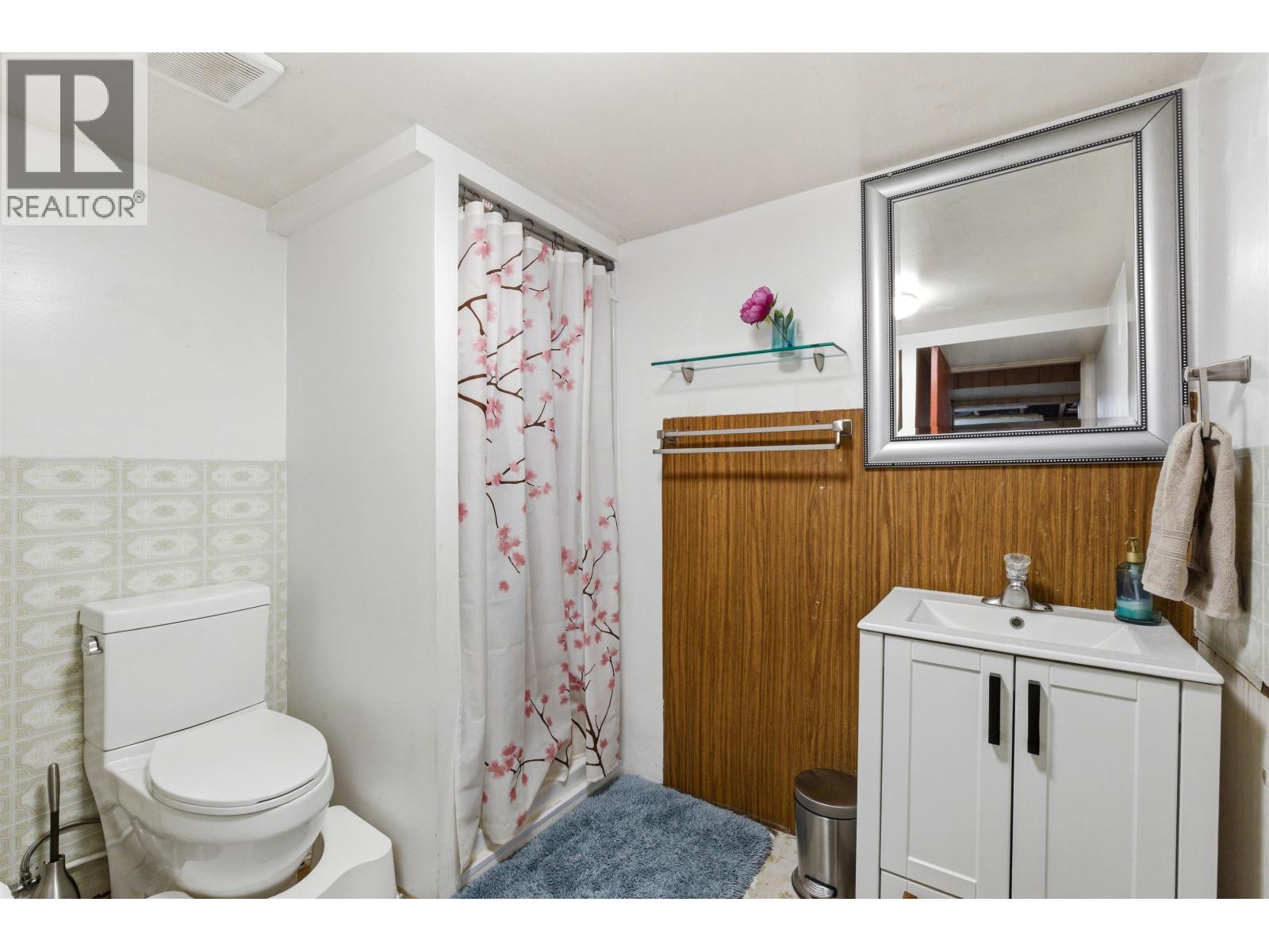 496 N Sixth Avenue Property Photo 20