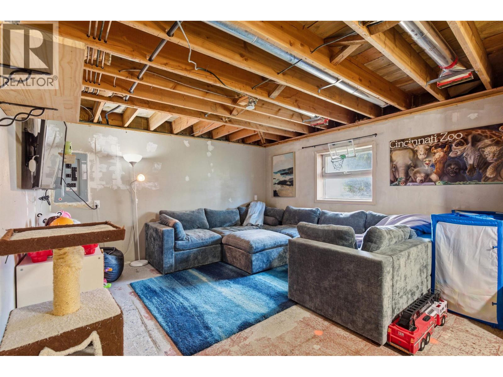 496 N Sixth Avenue Property Photo 22