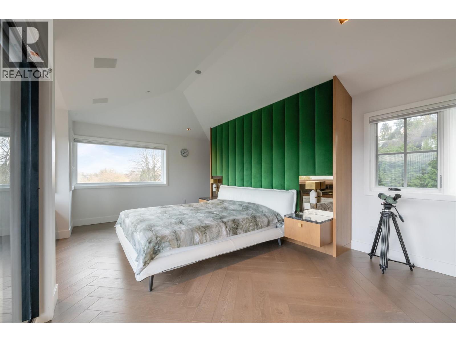 4546 Langara Avenue Property Photo 14